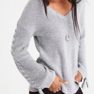 Women’s American Eagle AE Laced Tie-Sleeve V-Neck Sweater excellent condition